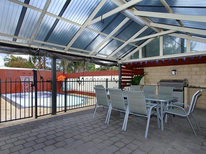 74 Ravenscroft Way, Kelmscott WA 6111