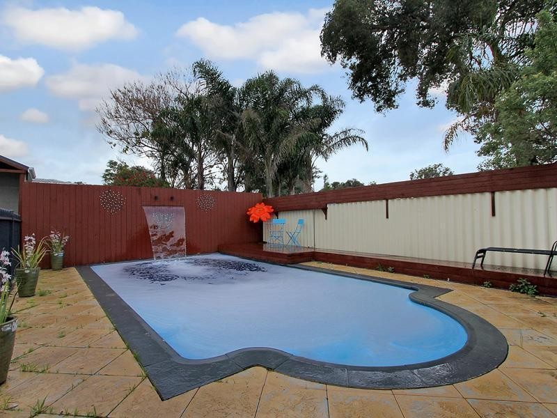 74 Ravenscroft Way, Kelmscott WA 6111