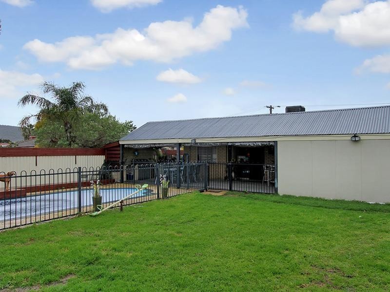74 Ravenscroft Way, Kelmscott WA 6111