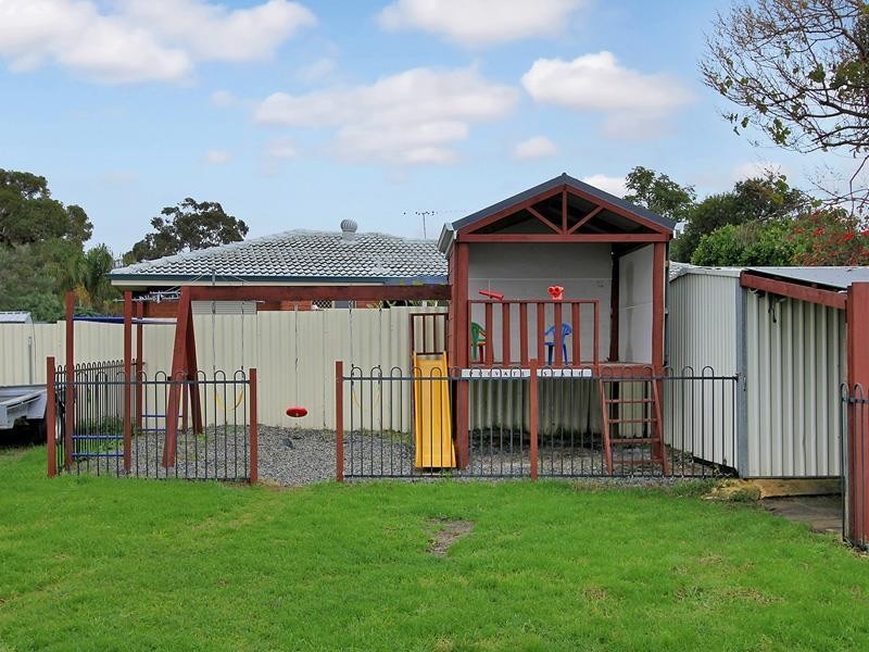 74 Ravenscroft Way, Kelmscott WA 6111