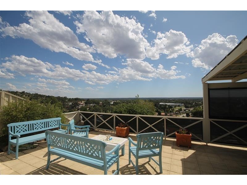 26 Wangoola Terrace, Mount Nasura WA 6112