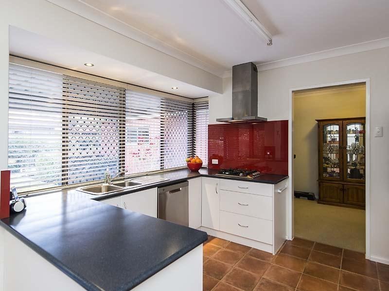 34 Inverness Circle, Camillo WA 6111