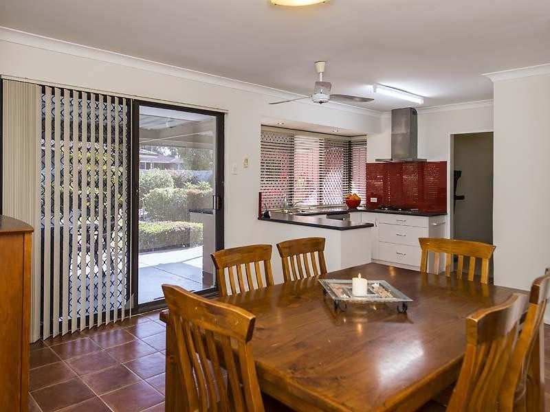 34 Inverness Circle, Camillo WA 6111