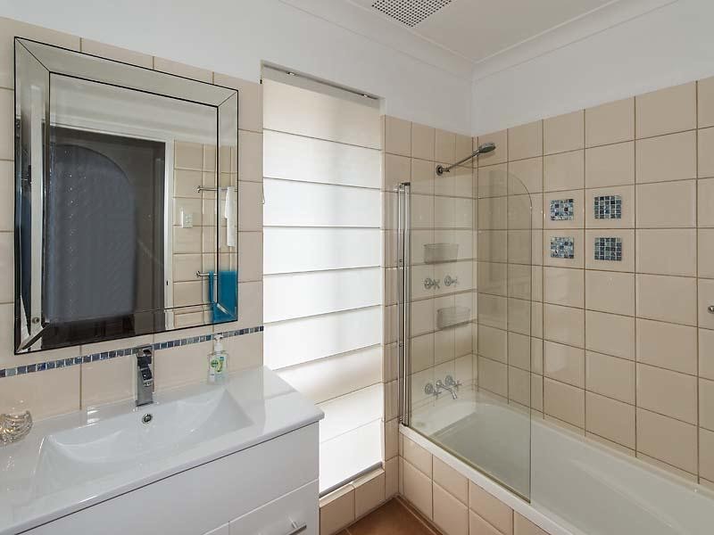 34 Inverness Circle, Camillo WA 6111