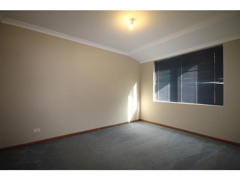 28 Dunn Close, Seville Grove WA 6112