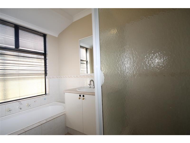 28 Dunn Close, Seville Grove WA 6112