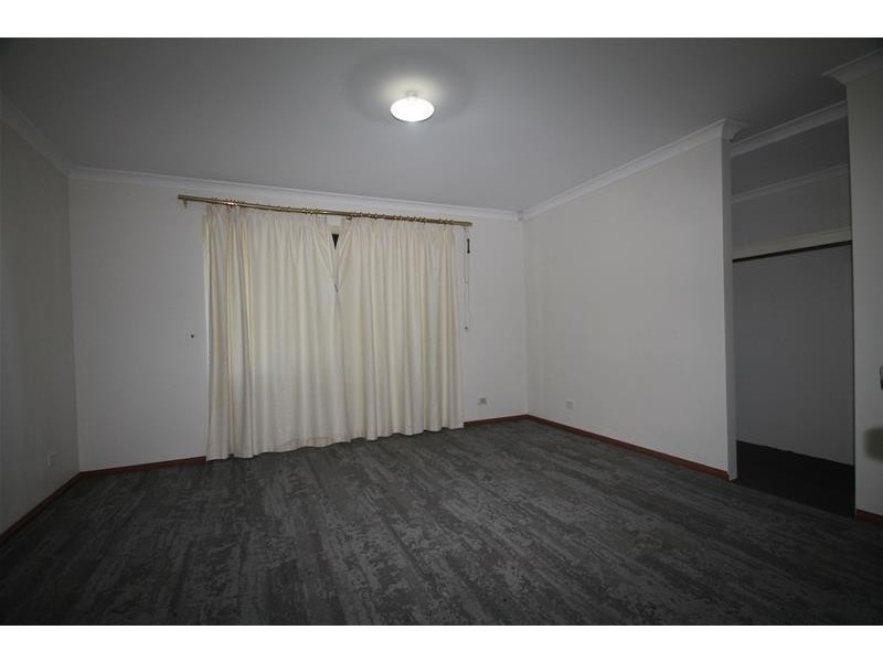 28 Dunn Close, Seville Grove WA 6112