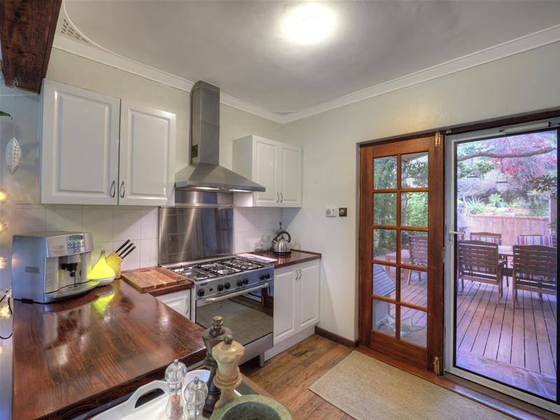 51 Sampson Road, Lesmurdie WA 6076