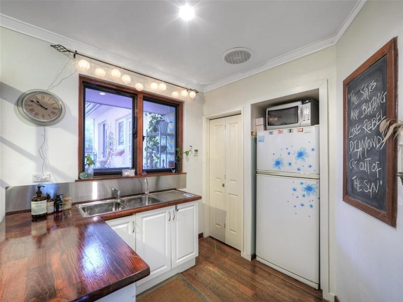 51 Sampson Road, Lesmurdie WA 6076