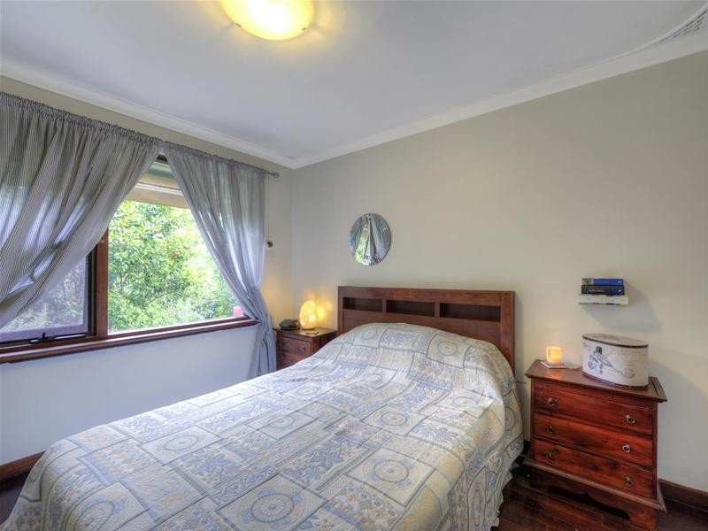 51 Sampson Road, Lesmurdie WA 6076