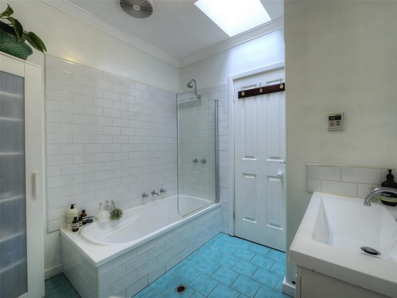 51 Sampson Road, Lesmurdie WA 6076