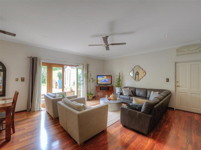 51 Sampson Road, Lesmurdie WA 6076