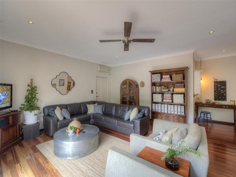 51 Sampson Road, Lesmurdie WA 6076