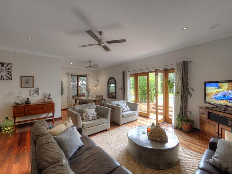 51 Sampson Road, Lesmurdie WA 6076