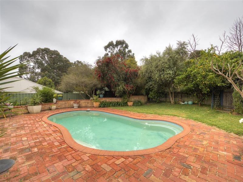 51 Sampson Road, Lesmurdie WA 6076