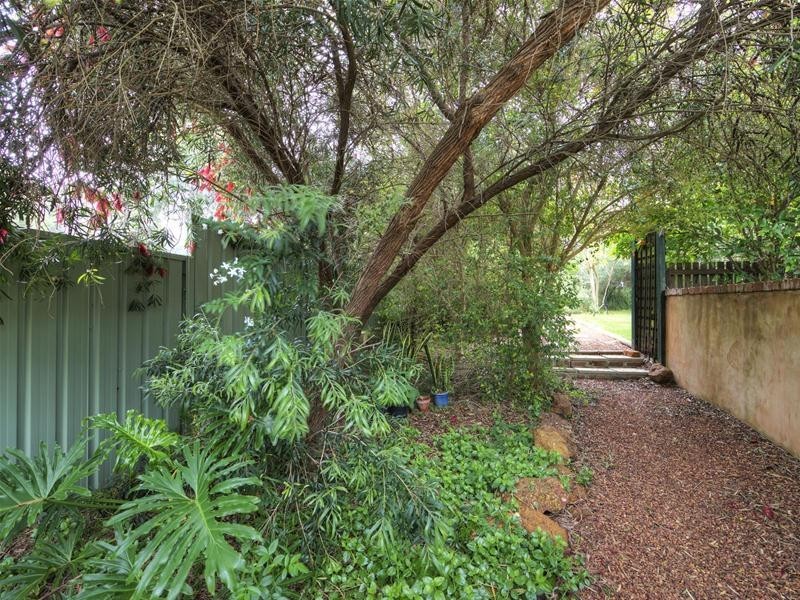 51 Sampson Road, Lesmurdie WA 6076