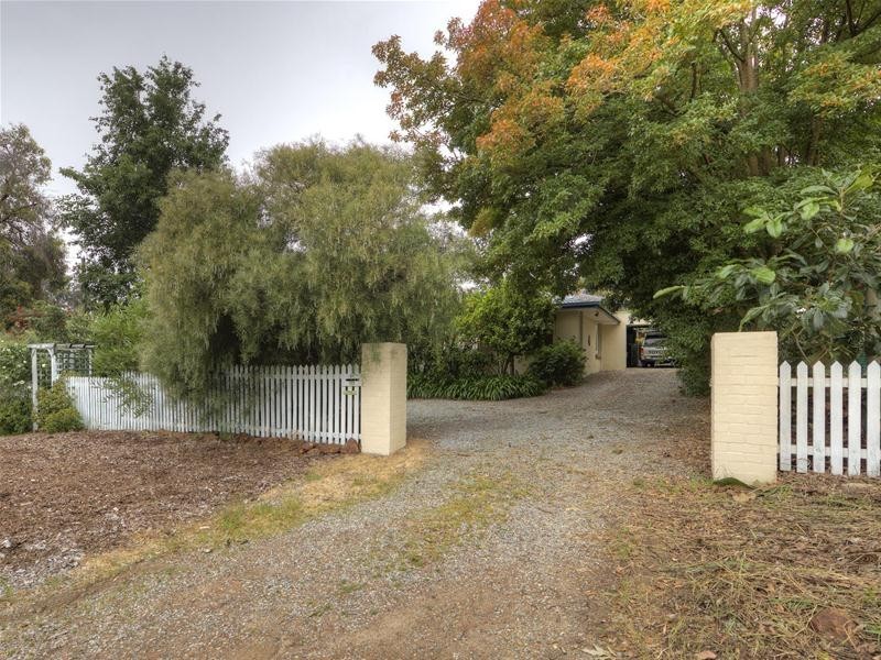 51 Sampson Road, Lesmurdie WA 6076