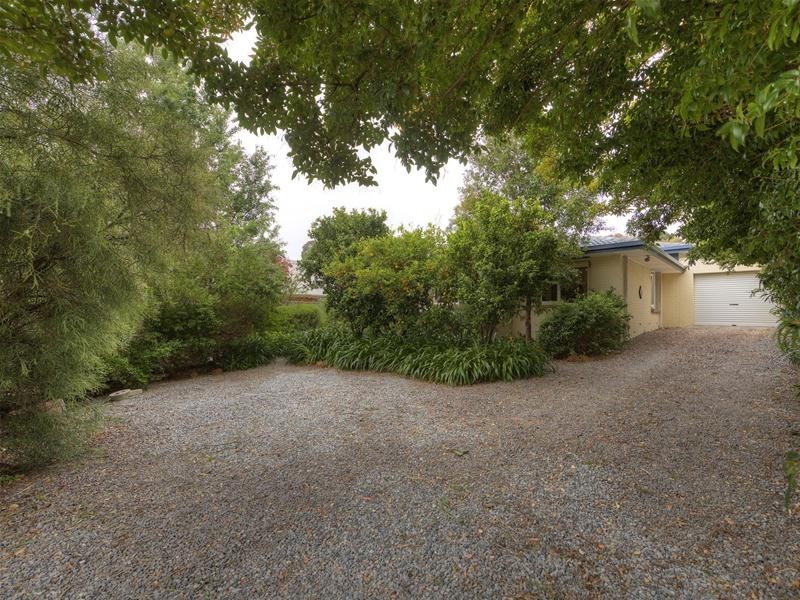 51 Sampson Road, Lesmurdie WA 6076