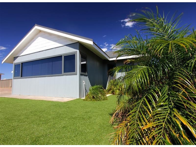 8 Terry Deschamps Way, Denham WA 6537