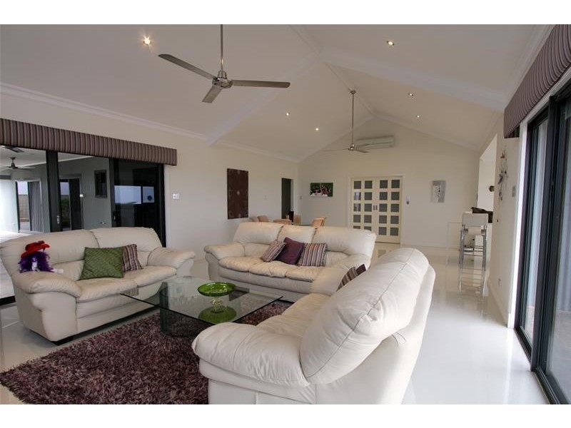 8 Terry Deschamps Way, Denham WA 6537