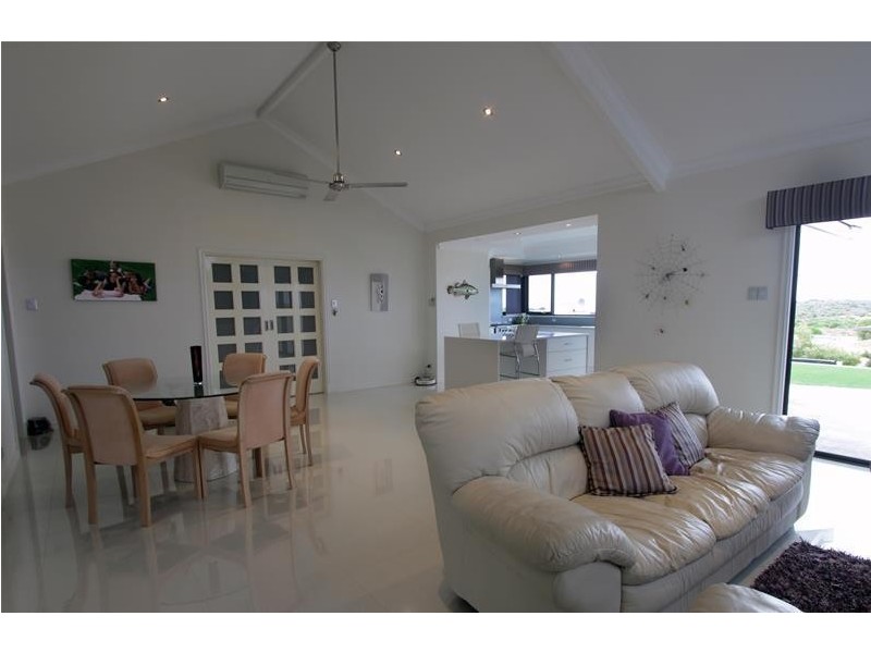 8 Terry Deschamps Way, Denham WA 6537