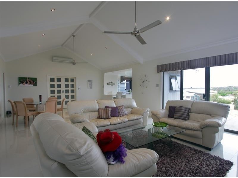 8 Terry Deschamps Way, Denham WA 6537