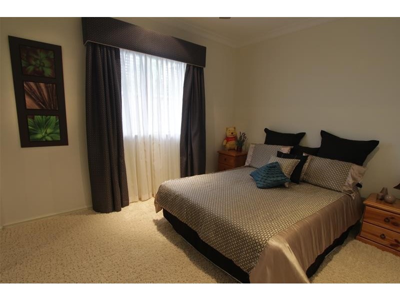 8 Terry Deschamps Way, Denham WA 6537