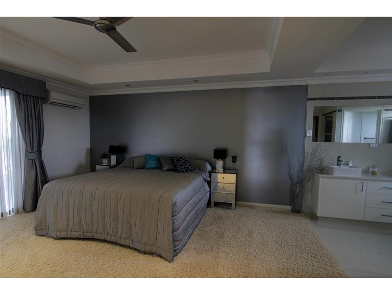 8 Terry Deschamps Way, Denham WA 6537