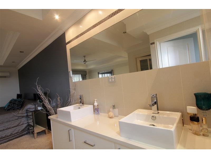 8 Terry Deschamps Way, Denham WA 6537