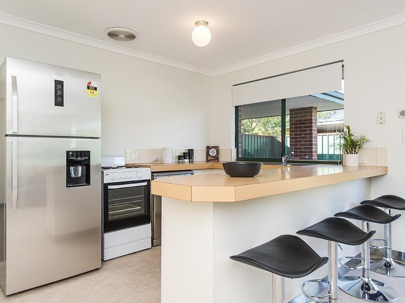 10 Ashworth Way, Brookdale WA 6112