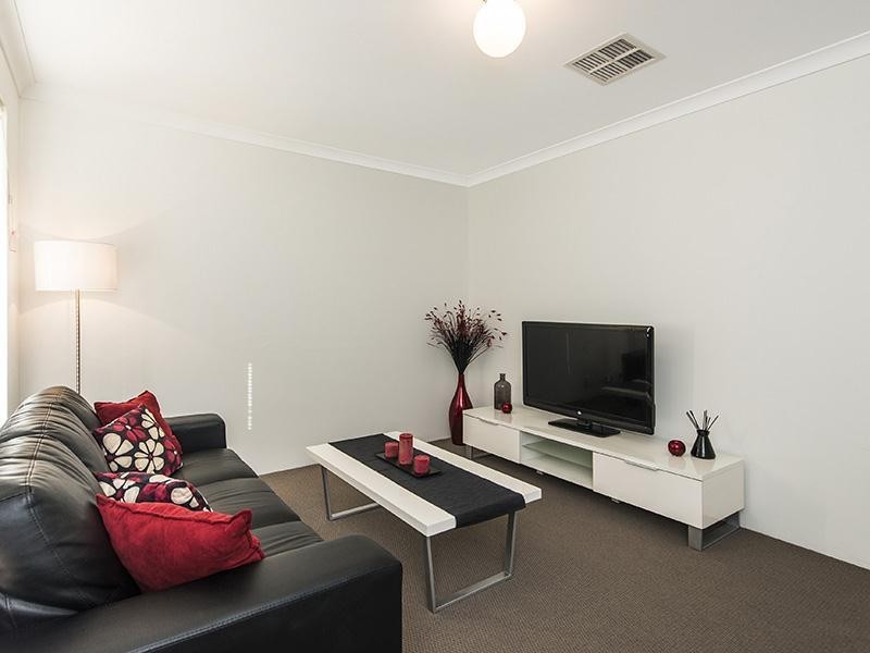 10 Ashworth Way, Brookdale WA 6112