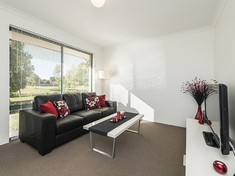 10 Ashworth Way, Brookdale WA 6112