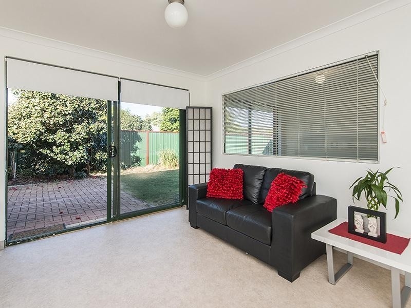 10 Ashworth Way, Brookdale WA 6112