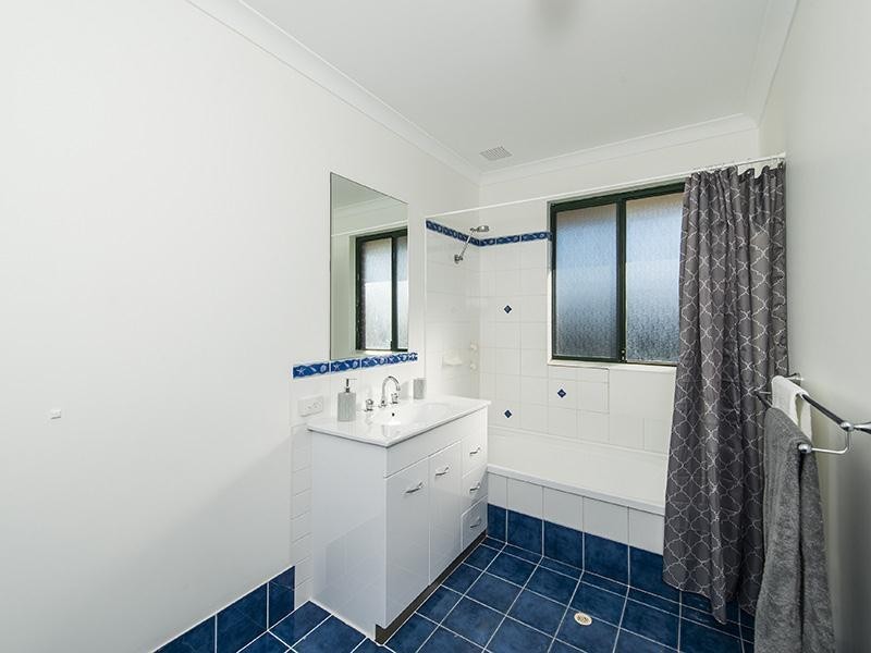 10 Ashworth Way, Brookdale WA 6112