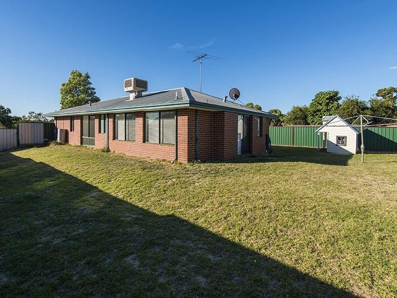 10 Ashworth Way, Brookdale WA 6112