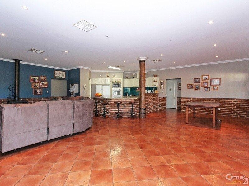 110 Cumming Road, Oakford WA 6121