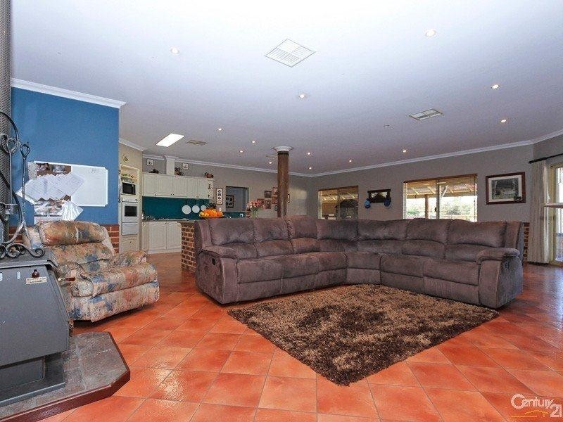 110 Cumming Road, Oakford WA 6121