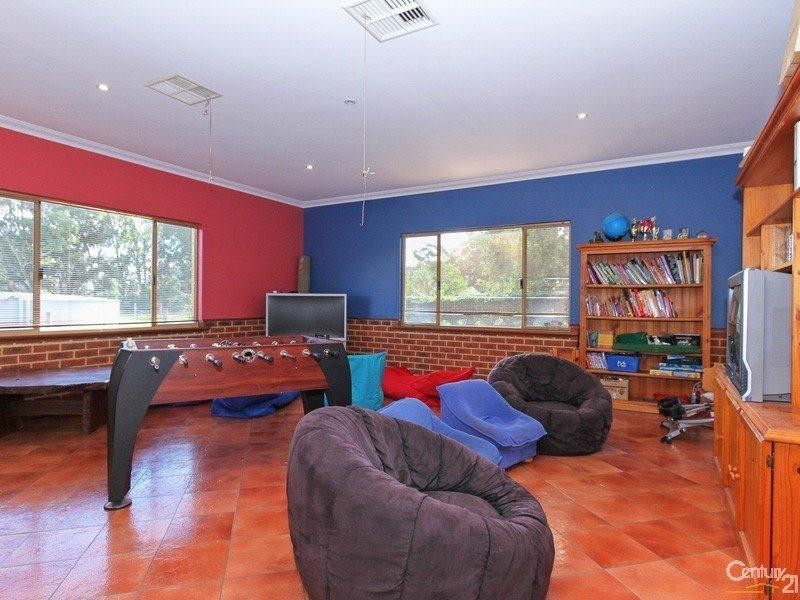 110 Cumming Road, Oakford WA 6121