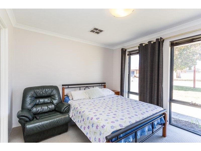 1/2 Salamanca Boulevard, Seville Grove WA 6112