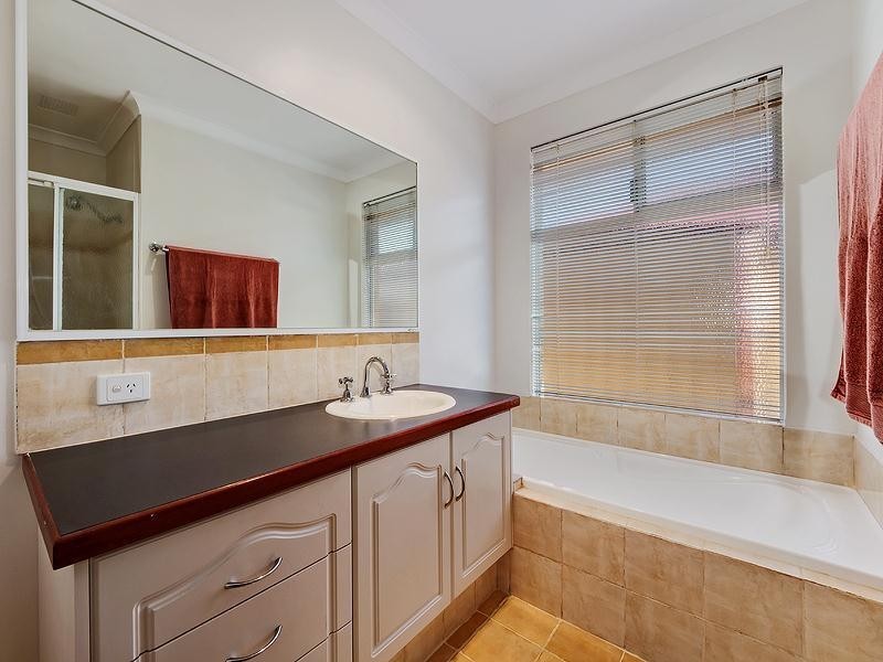 11b Seventh Road, Armadale WA 6112