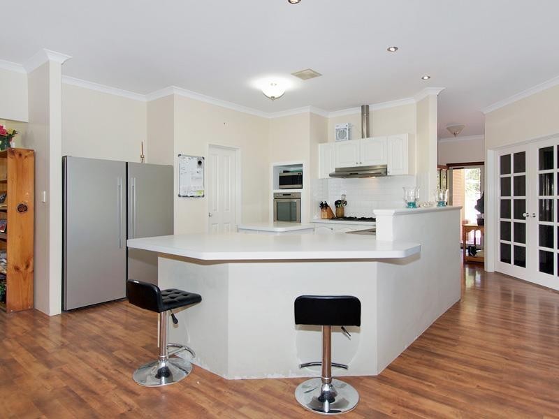 8 Darling Range Drive, Bedfordale WA 6112