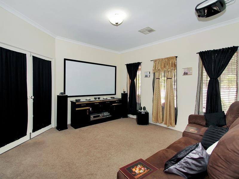 8 Darling Range Drive, Bedfordale WA 6112