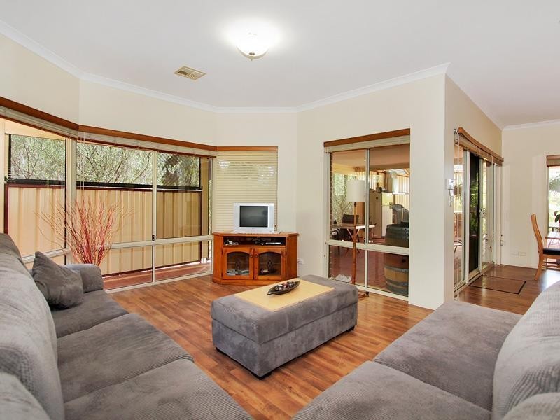 8 Darling Range Drive, Bedfordale WA 6112