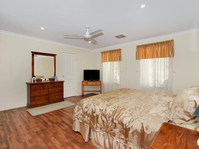 8 Darling Range Drive, Bedfordale WA 6112