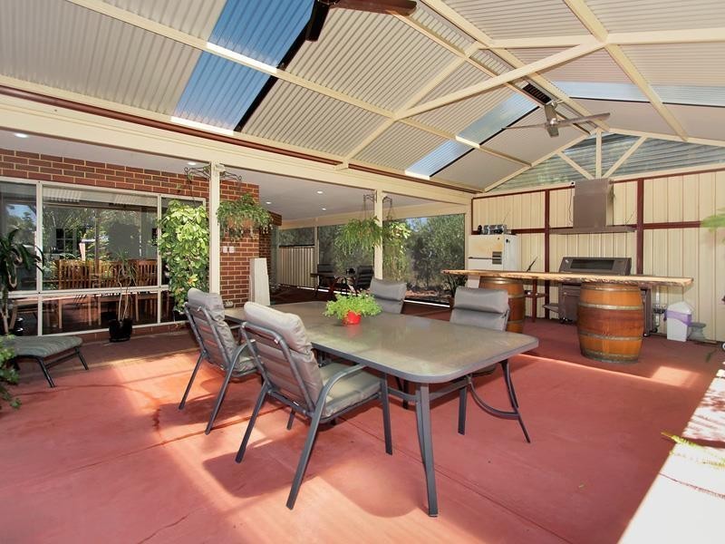 8 Darling Range Drive, Bedfordale WA 6112