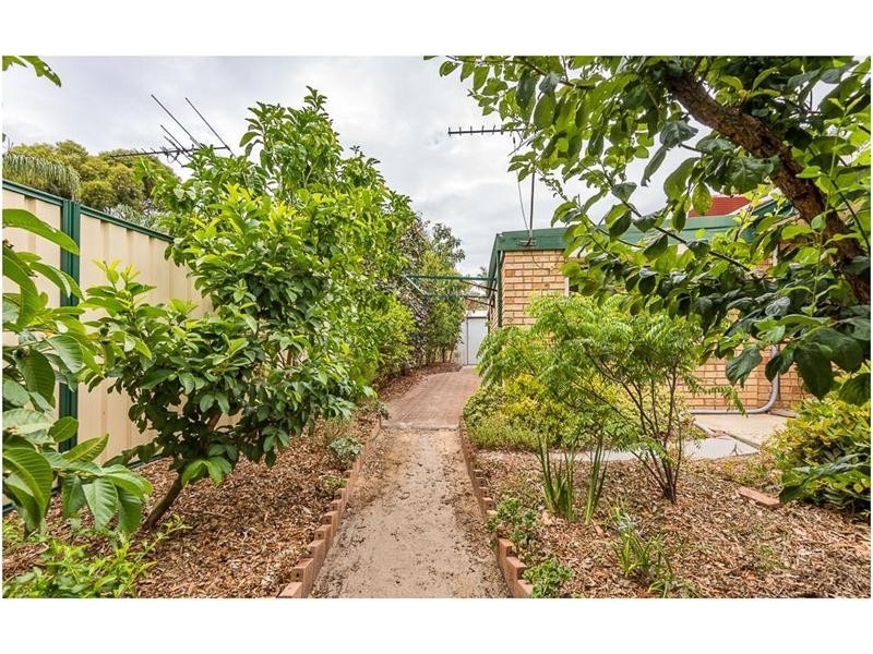 1 Tummell Court, Seville Grove WA 6112