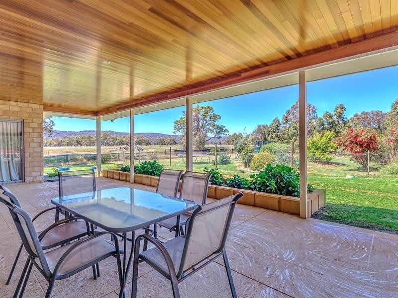 18 Fairbairn Road, Serpentine WA 6125