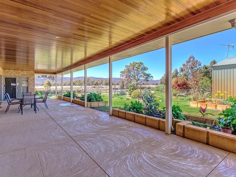 18 Fairbairn Road, Serpentine WA 6125