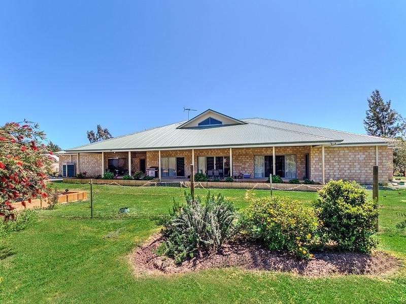 18 Fairbairn Road, Serpentine WA 6125