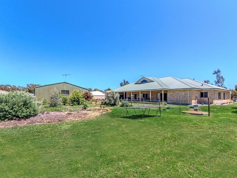 18 Fairbairn Road, Serpentine WA 6125
